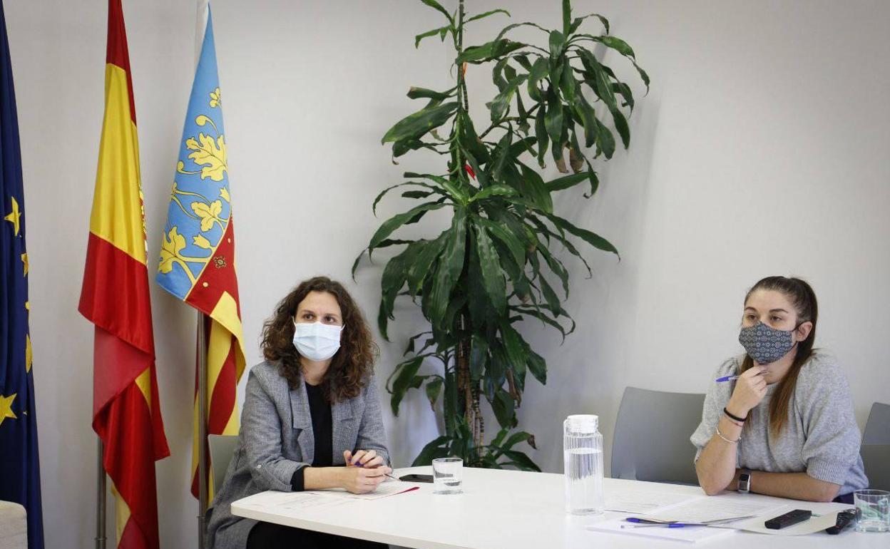 La consellera, Mireia Mollà, con la secretaria autonómica de Emergencia Climática, Paula Tuzón, en la reunión. 