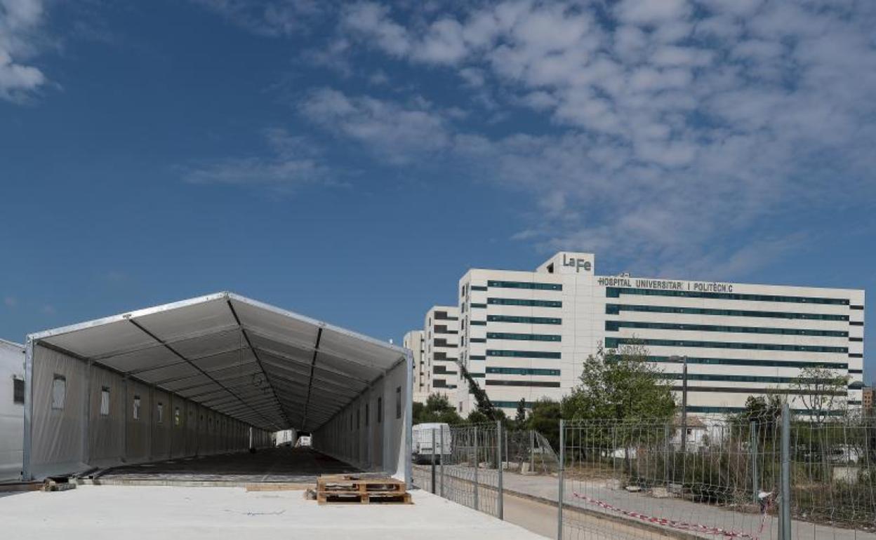 Barceló afirma que los pacientes volverán al hospital de campaña de Valencia «cuando cese el viento»