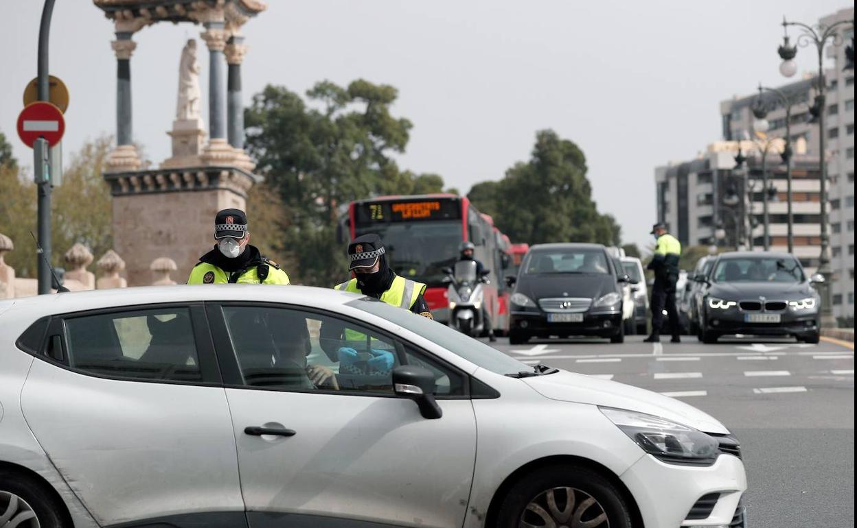 Restricciones en Valencia: Guía útil de todas las medidas vigentes y sus excepciones en la Comunitat