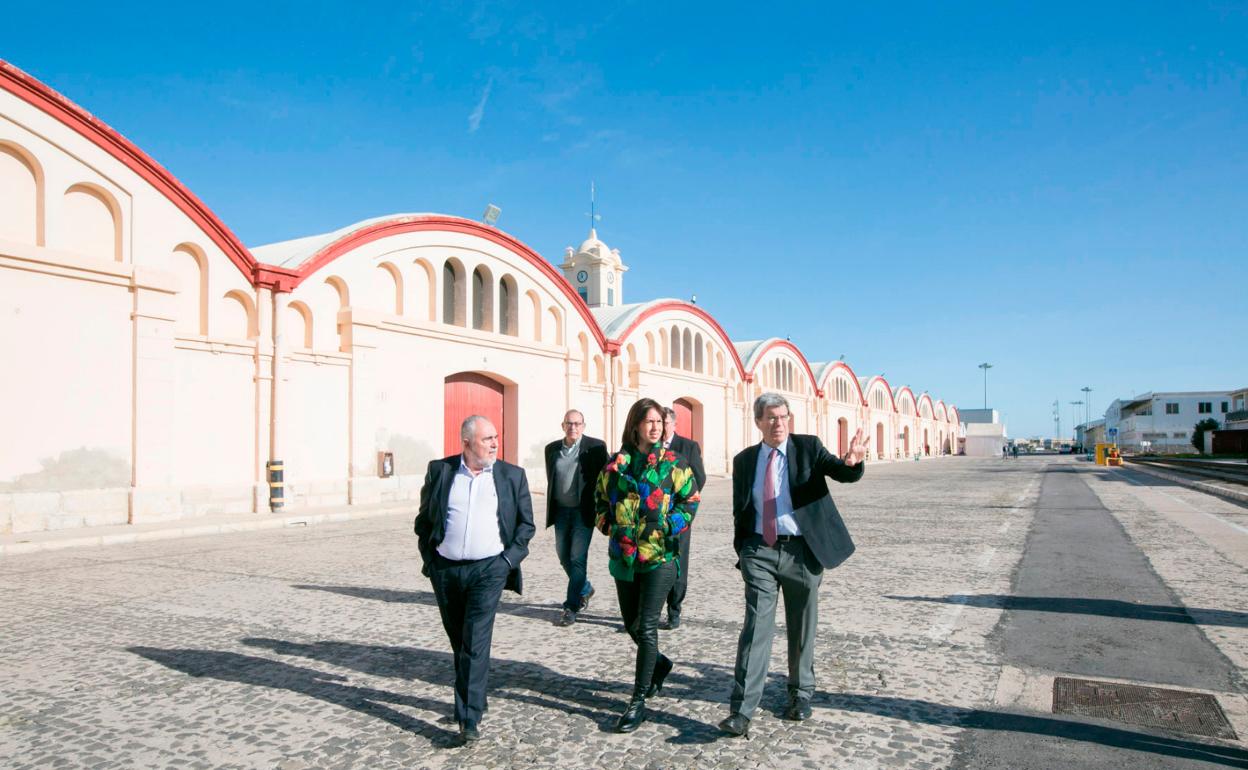 Imagen de archivo de una visita al puerto de Gandia. 