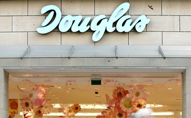 Douglas anuncia el cierre de 103 perfumerías en España