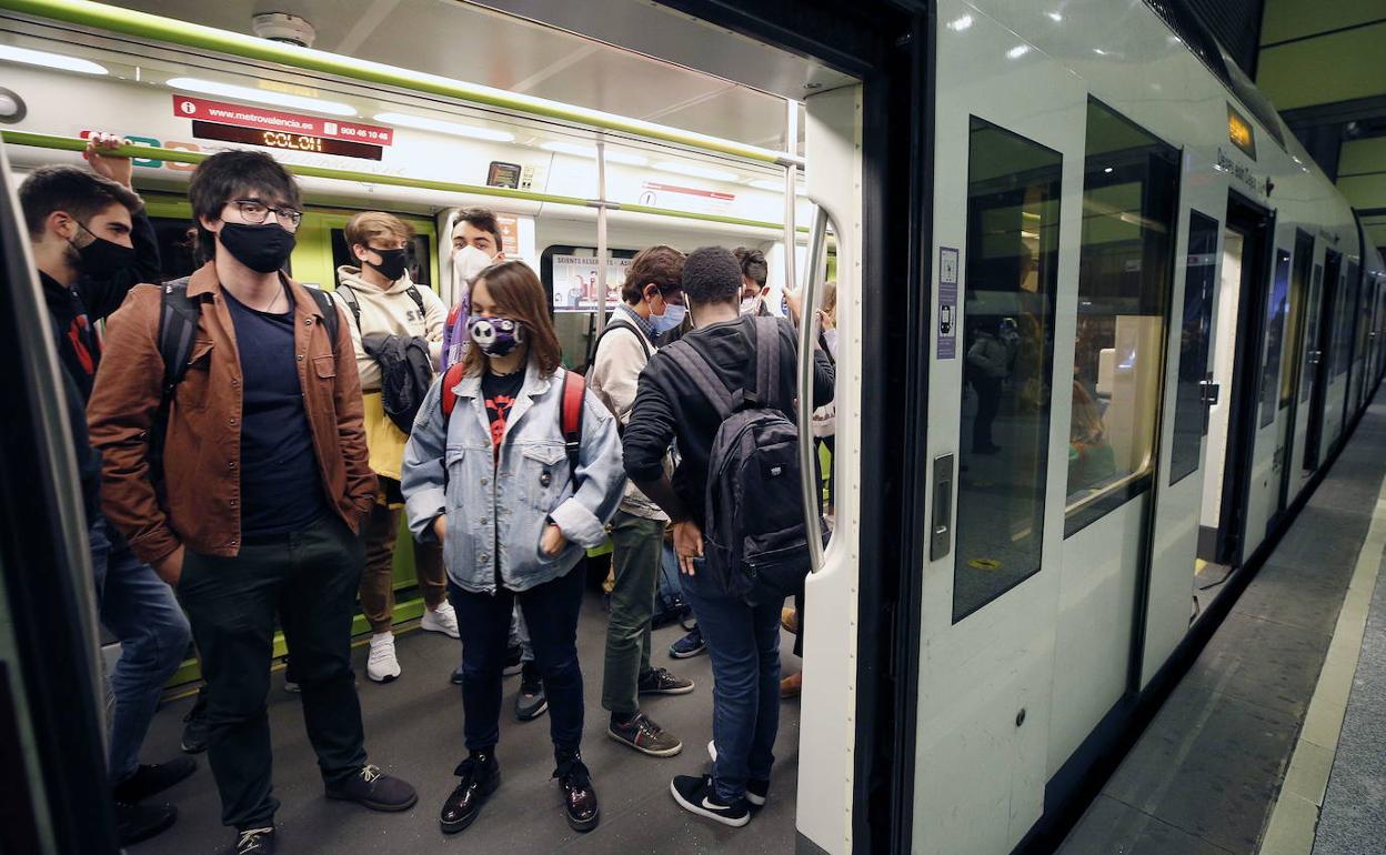 Una línea de metro en Valencia. 