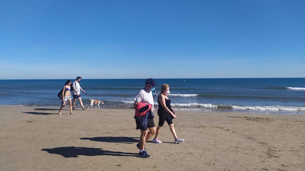 Fotos: Jornada de calor y playa en pleno enero en Valencia