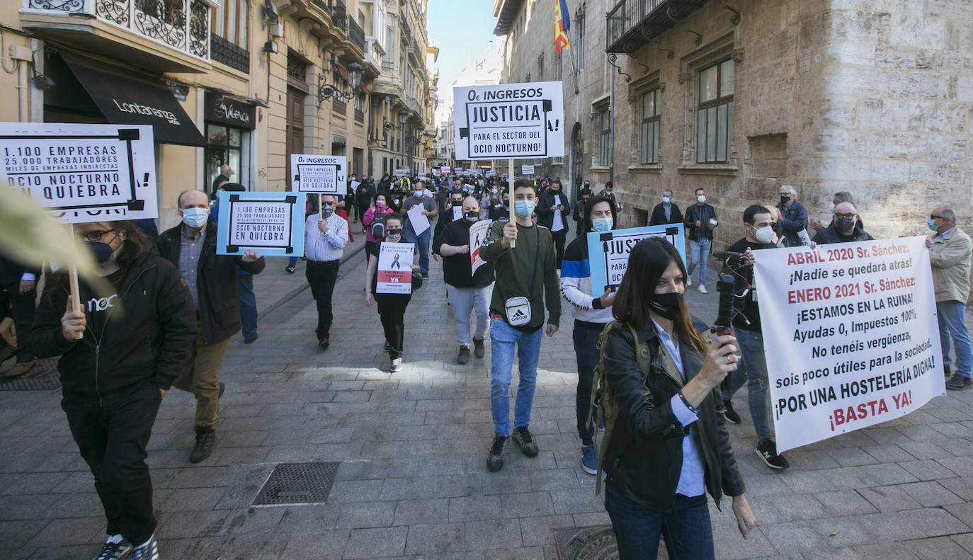 El sector del ocio y la hostelería se manifestó la semana pasada a las puertas del Palau de la Generalitat mientras que más de 1.000 vehículos circularon por la ciudad de Valencia en protesta por el cierre.