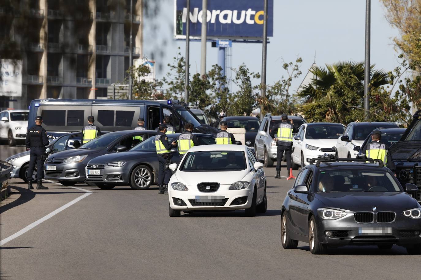 Fotos: Atascos en Valencia antes del cierre perimetral de la ciudad