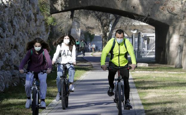 Mascarilla para hacer deporte en Valencia | El Consell modifica la norma e impone la mascarilla para hacer deporte desde las 10 horas hasta las 19