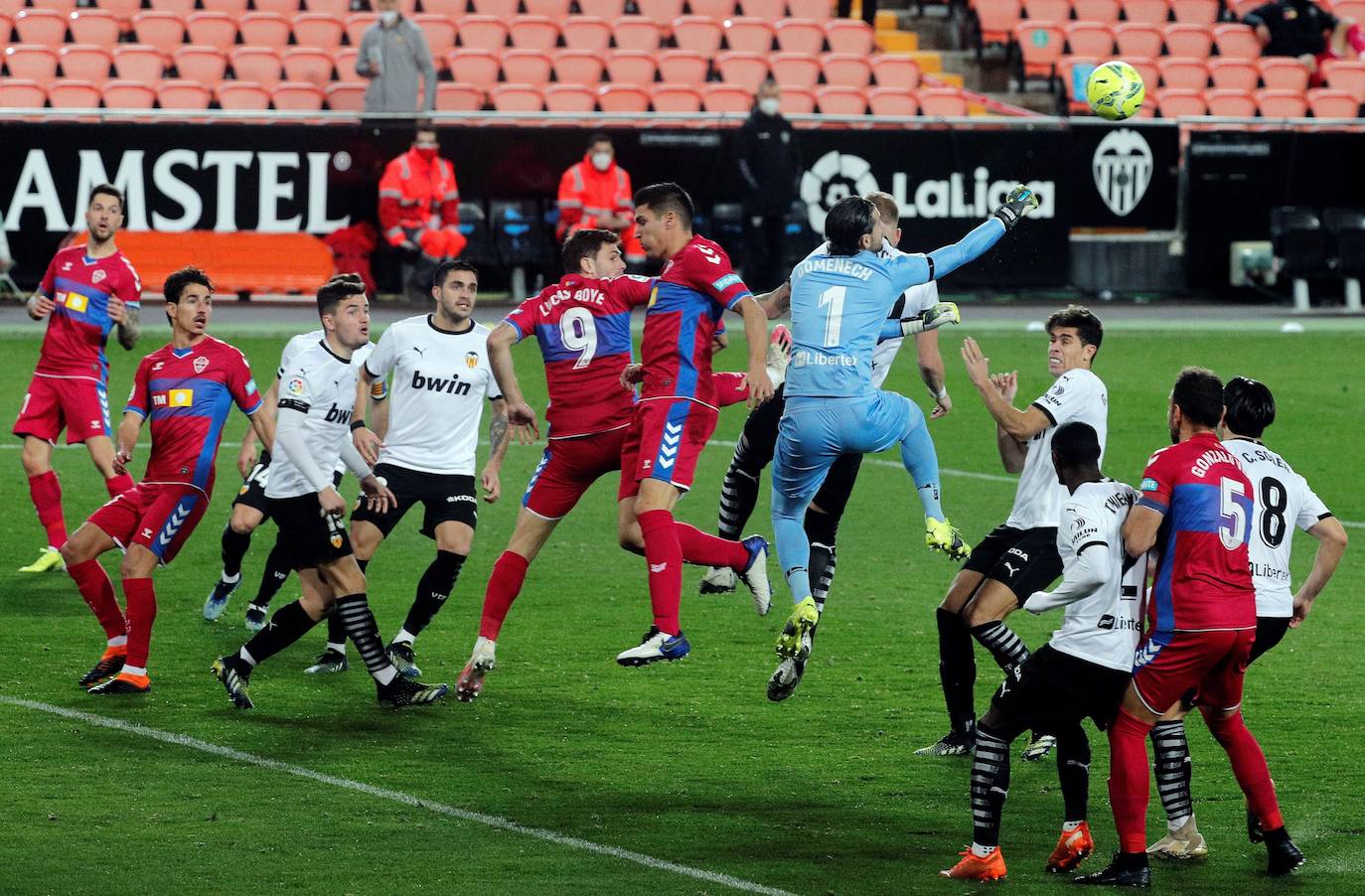 Fotos: Partido: Valencia CF - Elche