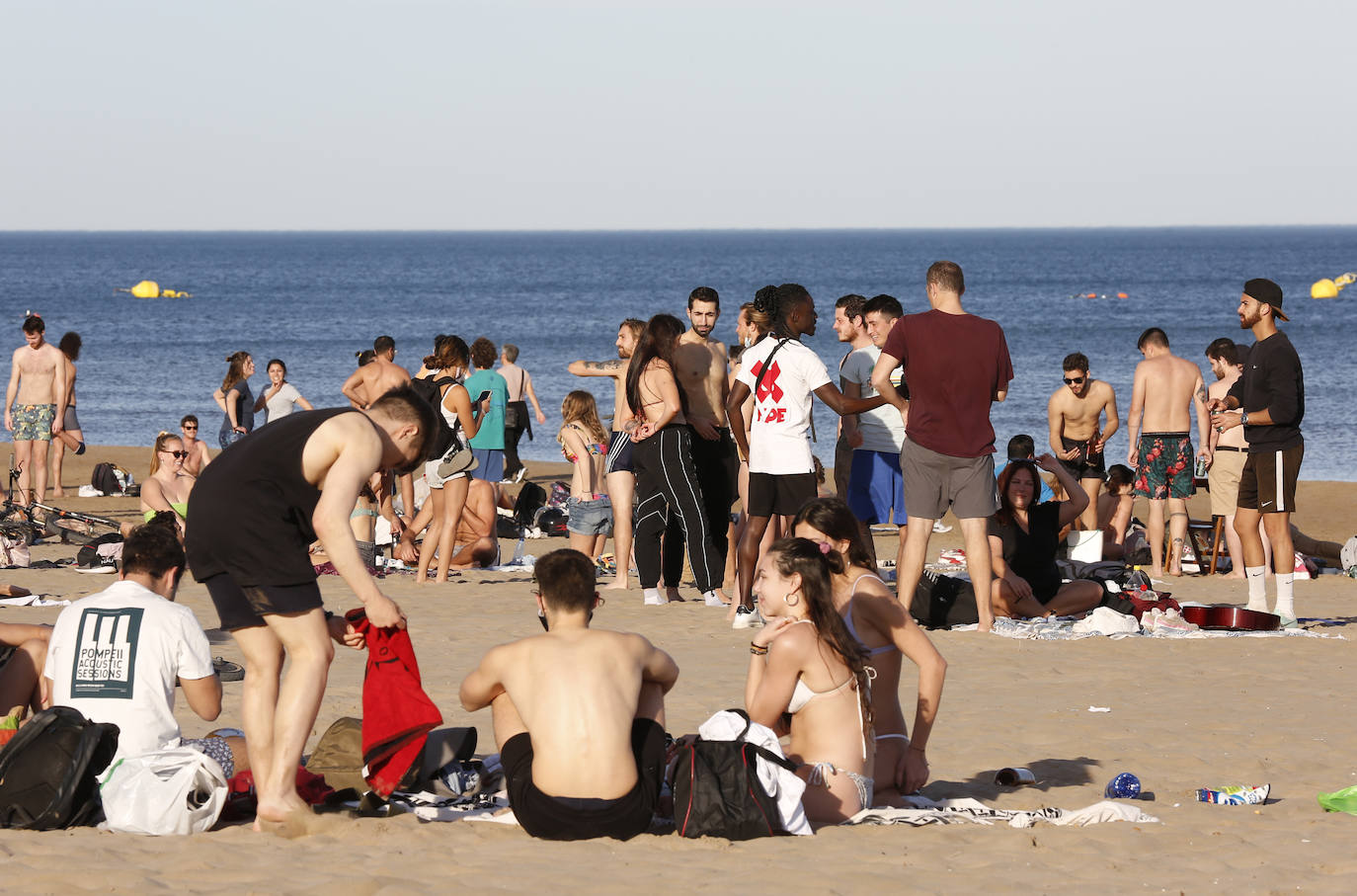 Fotos: Playas llenas en Valencia durante las restricciones