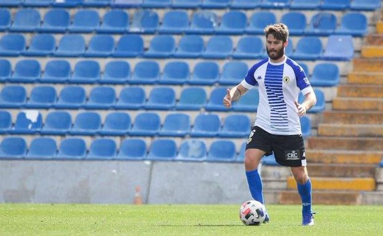 Jon Erice, titular en el primer once de Alejandro Esteve. 