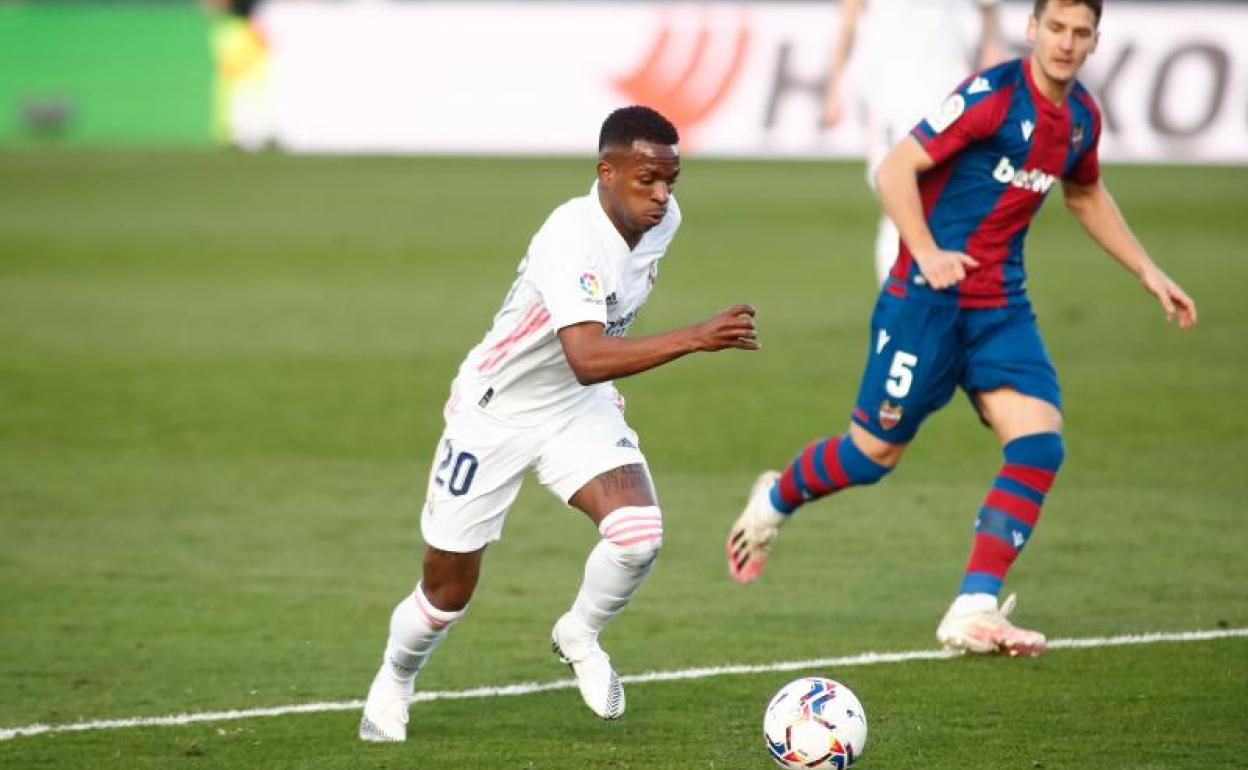 Vinicius, durante el partido ante el Levante en el Di Stéfano.