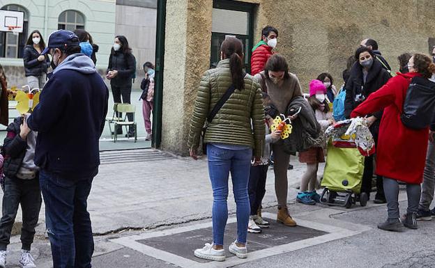 La incidencia en los colegios valencianos se mantiene una semana más con casi mil aulas confinadas