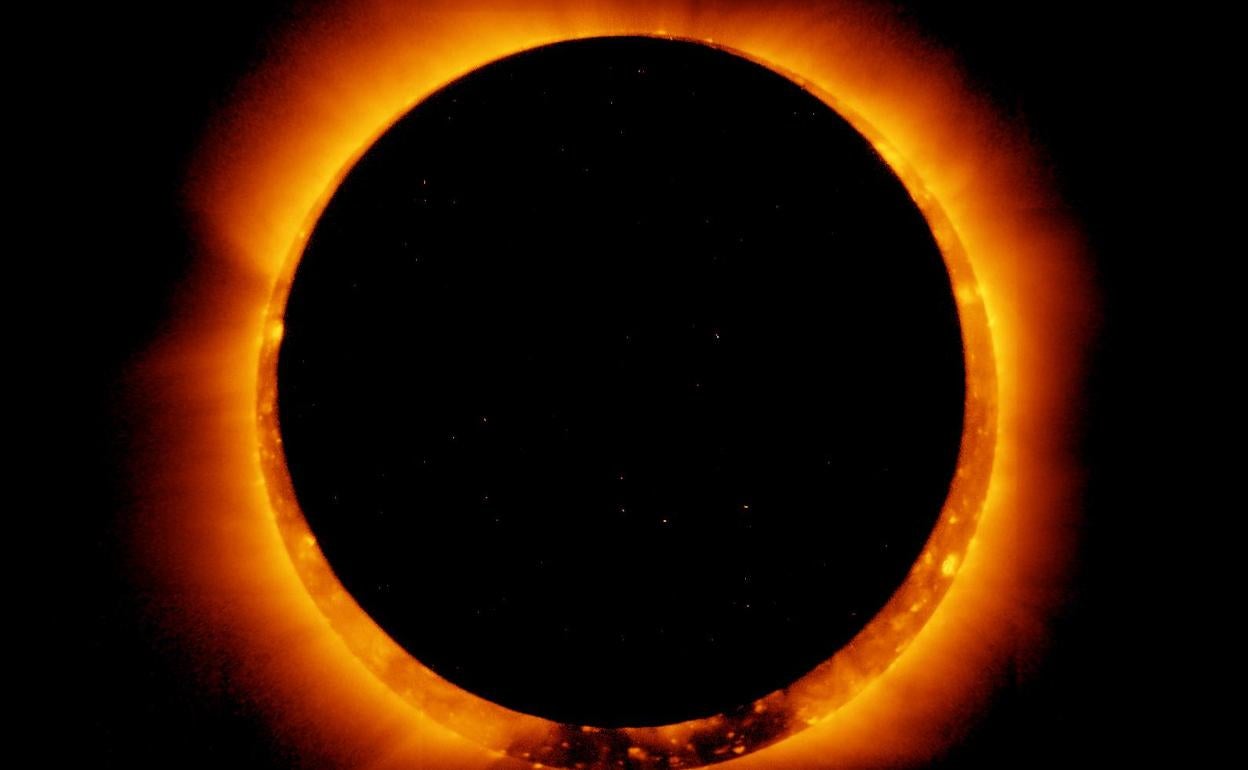 Un eclipse anular, también llamado «anillo de fuego».