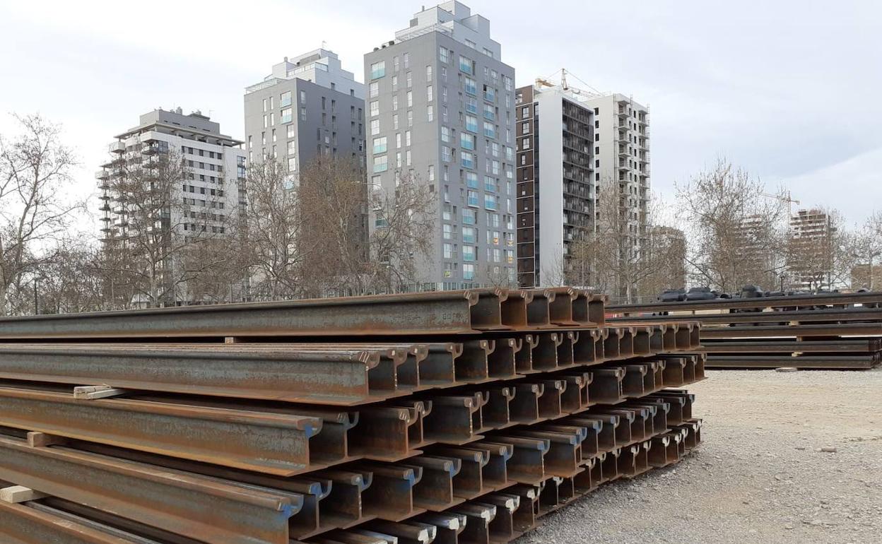 Llegan los primeros carriles para el tramo subterráneo de la línea 10 de metro