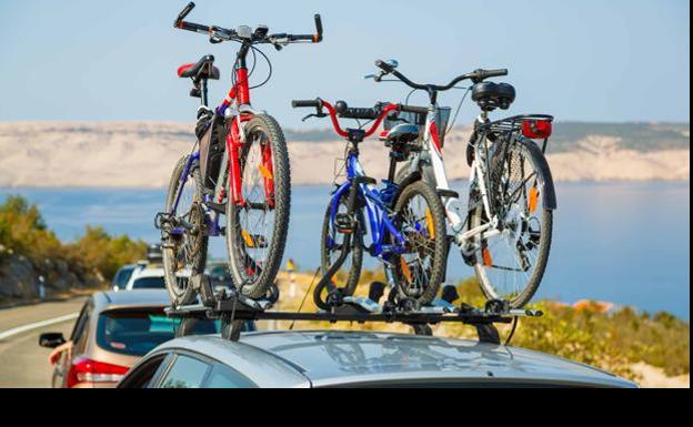 La Guardia Civil avisa cómo no debes llevar la bicicleta en el coche