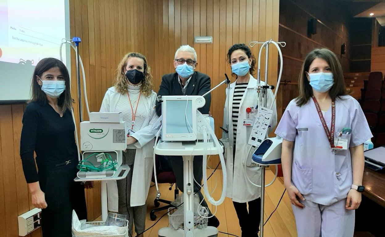 El equipo del doctor José Manuel Carratalá que ha impartido estas técnicas. 