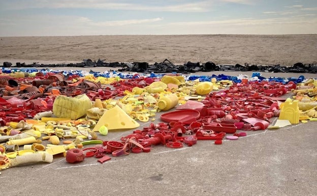 Más detalles con el mar de fondo. 