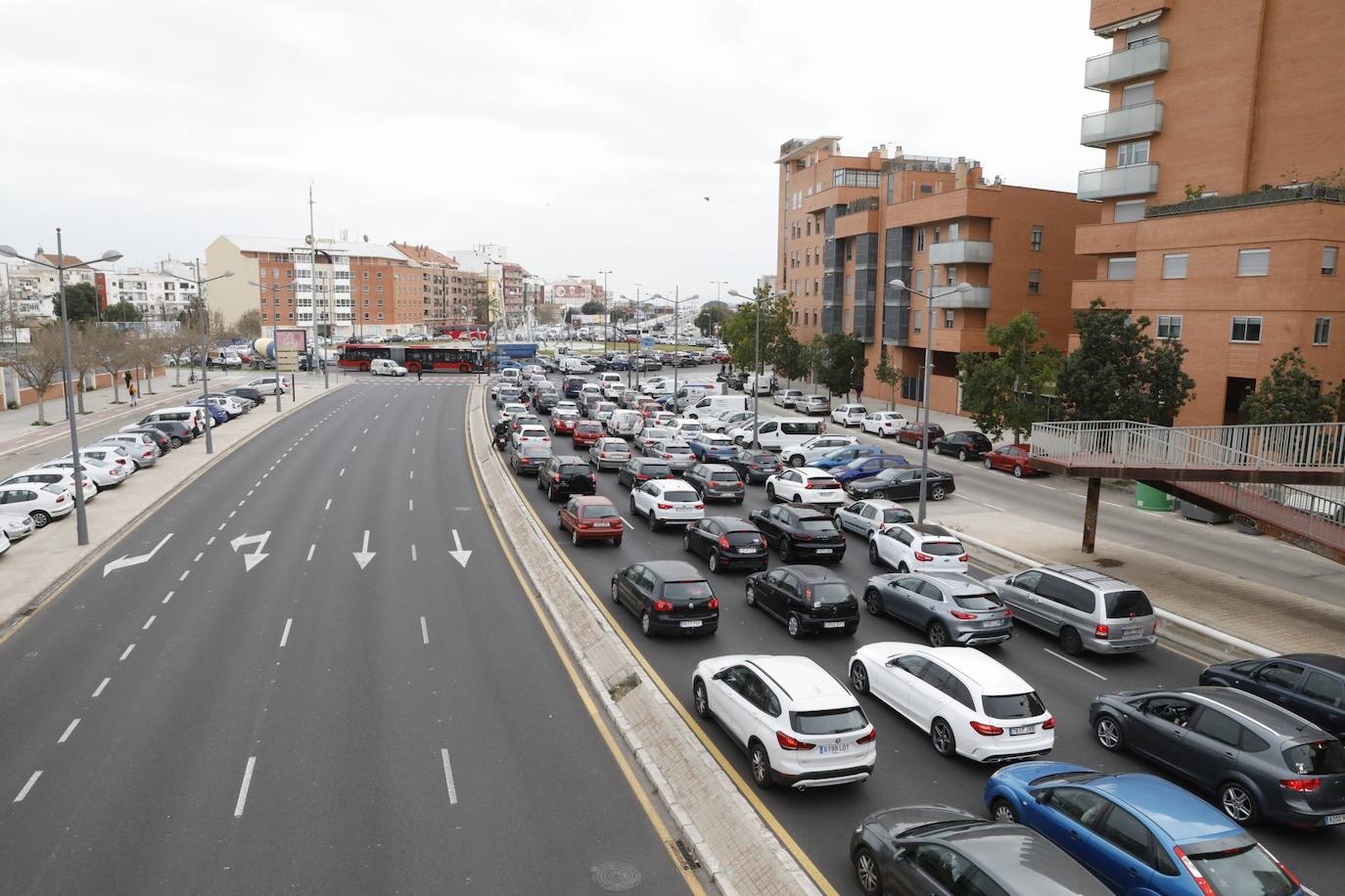 Atascos en el segundo fin de semana de cierre perimetral de Valencia