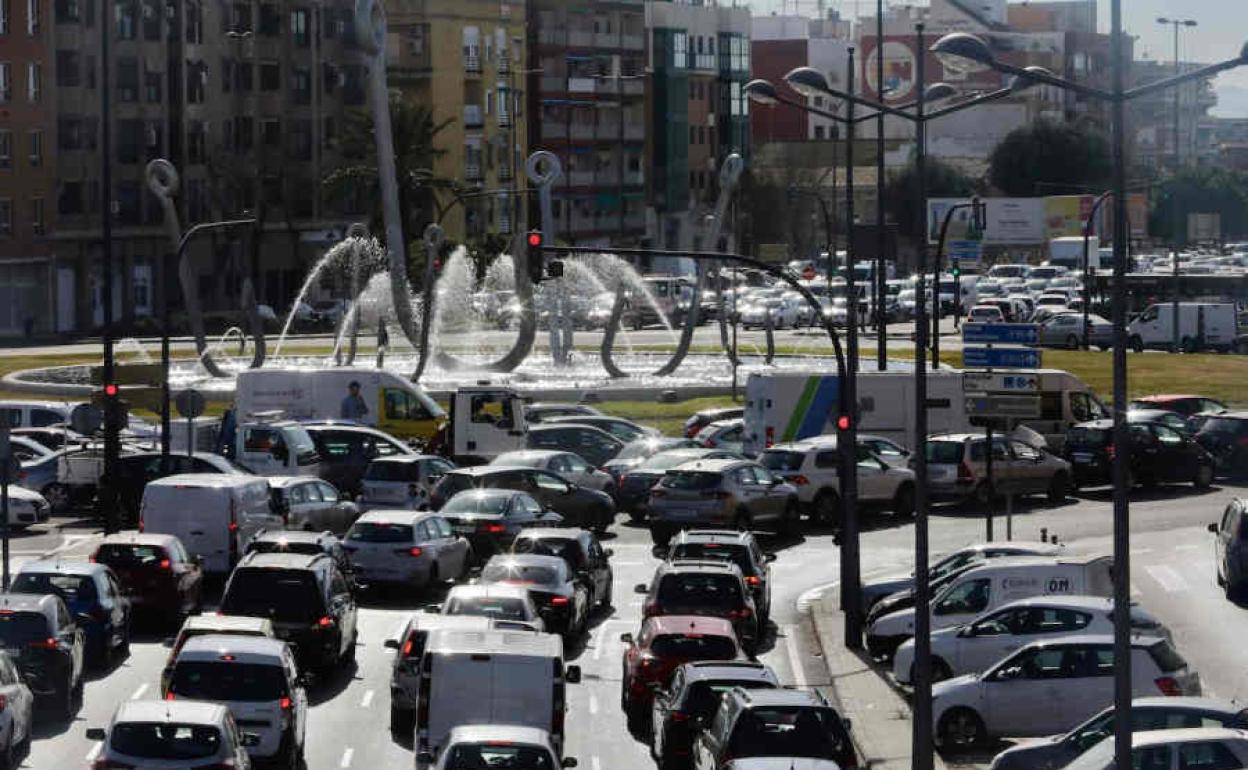 Atasco en Valencia en la salida por la Pista de Silla.