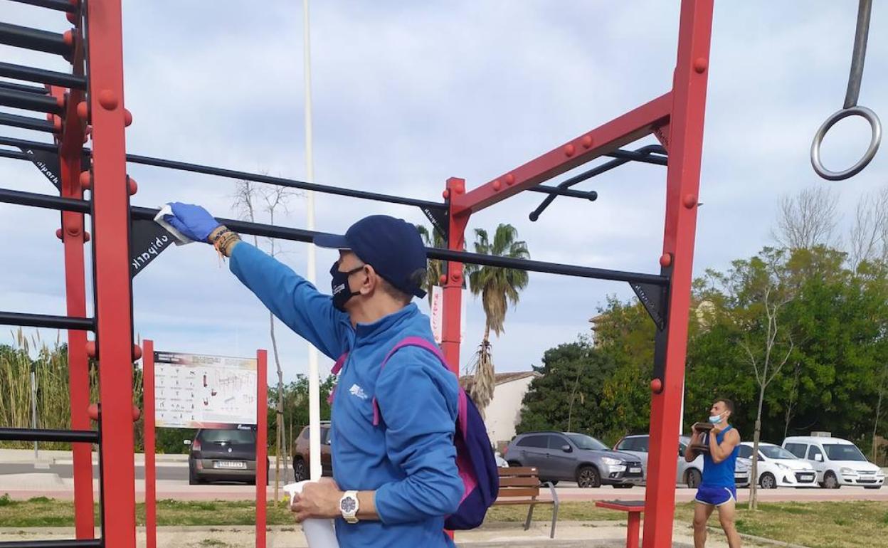 Gandia intensifica la desinfección de los parques de calistenia