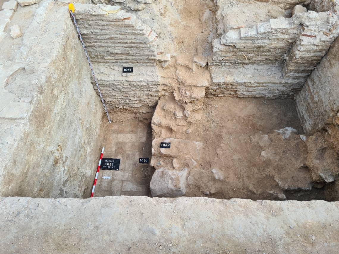 Los trabajos para construir un edficio municipal dan con una bodega del siglo XIV, así como con un patio y una fuente de origen mudéjar