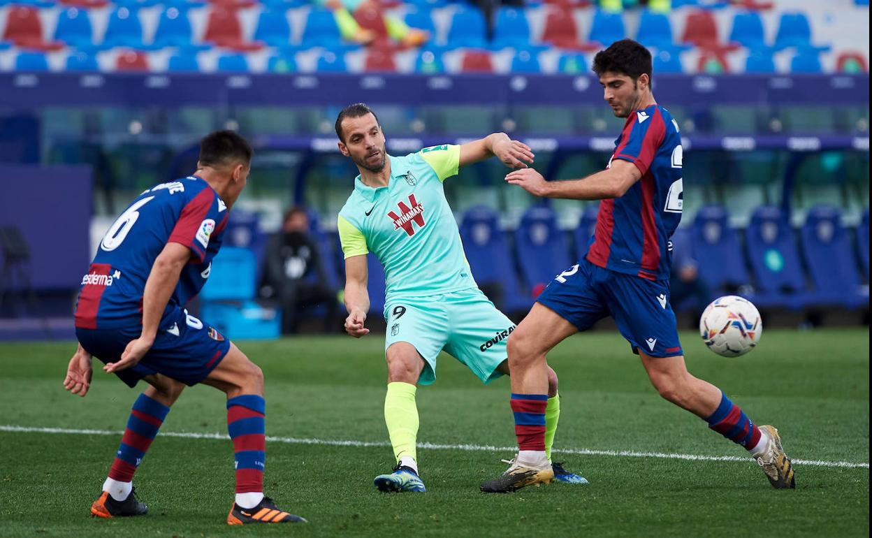 Levante ud - granada | crónica, fotos y vídeo del partido de liga | soldado amarga al levante | las provincias