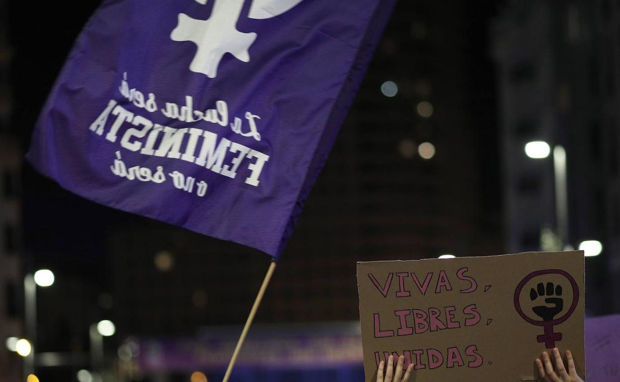 Feministas del 8-M en Valencia tendrán que pagar las multas impuestas durante las movilizaciones