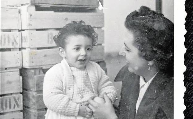 Vínculo materno. Con su madre Mª Dolores Manclús, con la que tuvo un vínculo muy estrecho.