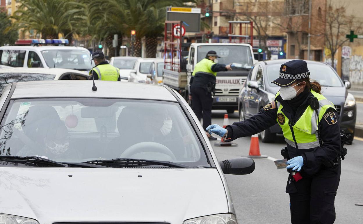 Control policial en Valencia. 