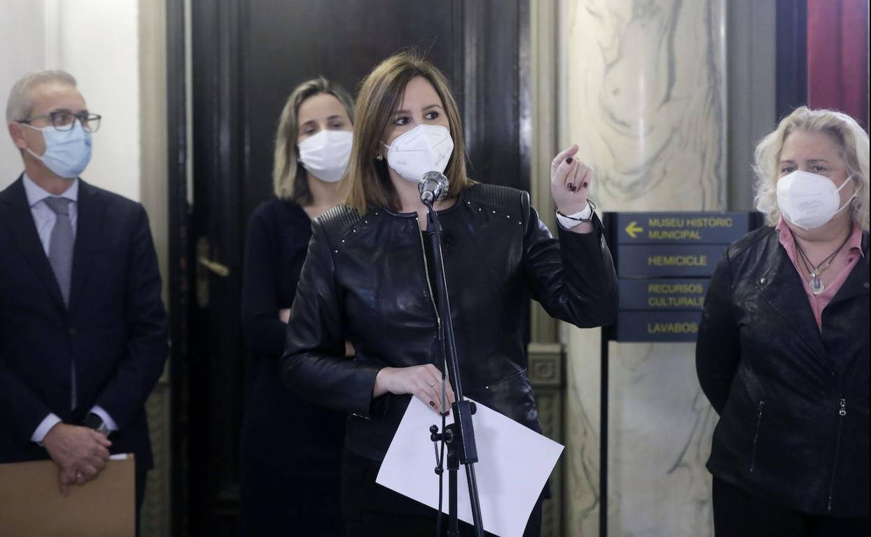 María José Catalá, en una intervención junto a otros ediles del PP. 