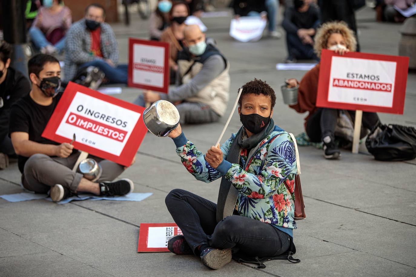 Fotos: El sector de la hostelería de la Comunitat protesta en Valencia para rechazar la prórroga del cierre y exigir un plan de rescate