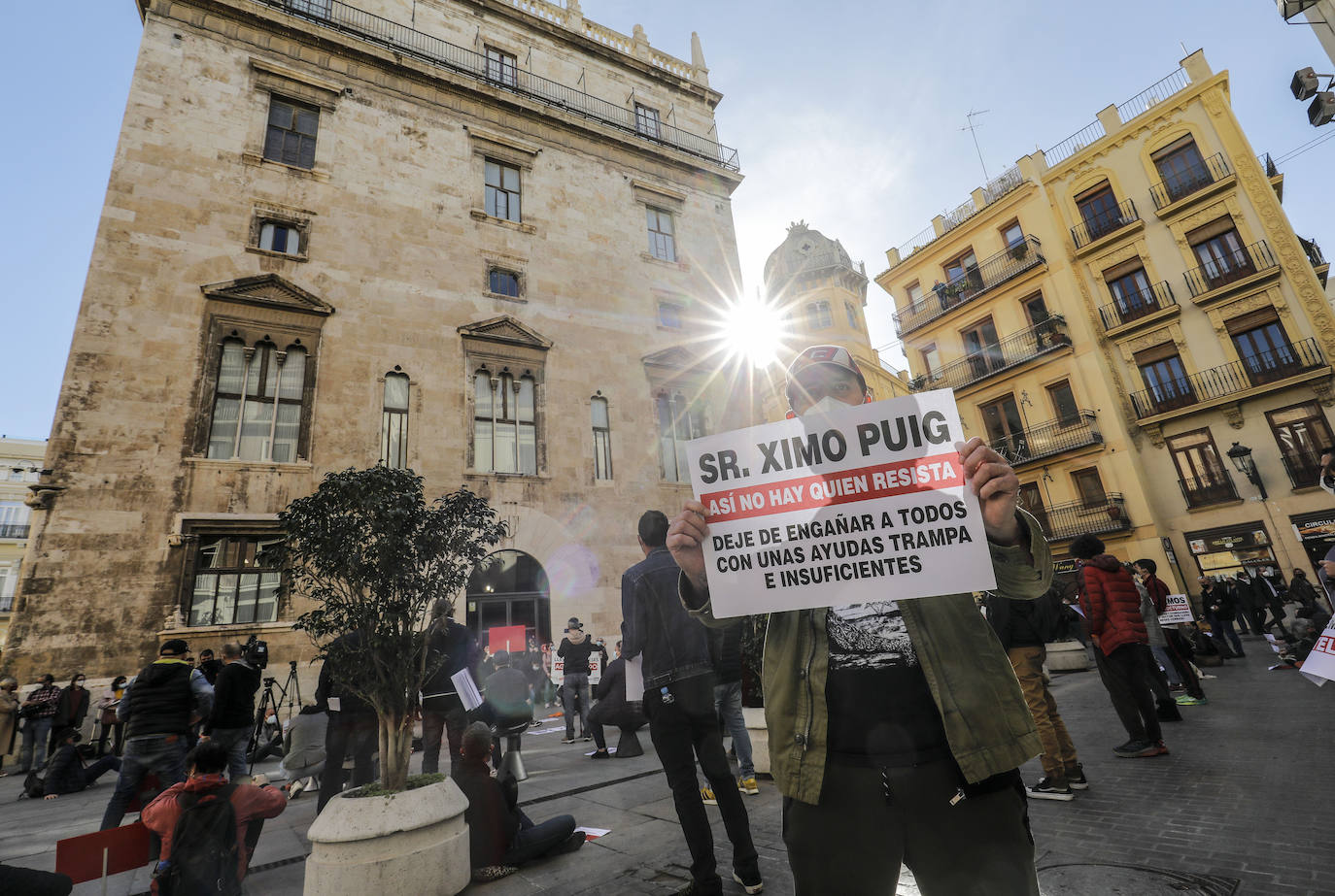 Fotos: El sector de la hostelería de la Comunitat protesta en Valencia para rechazar la prórroga del cierre y exigir un plan de rescate