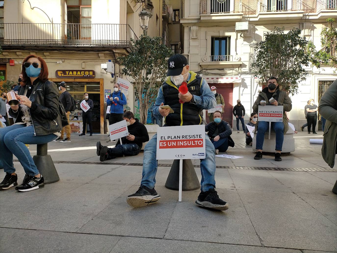 Fotos: El sector de la hostelería de la Comunitat protesta en Valencia para rechazar la prórroga del cierre y exigir un plan de rescate