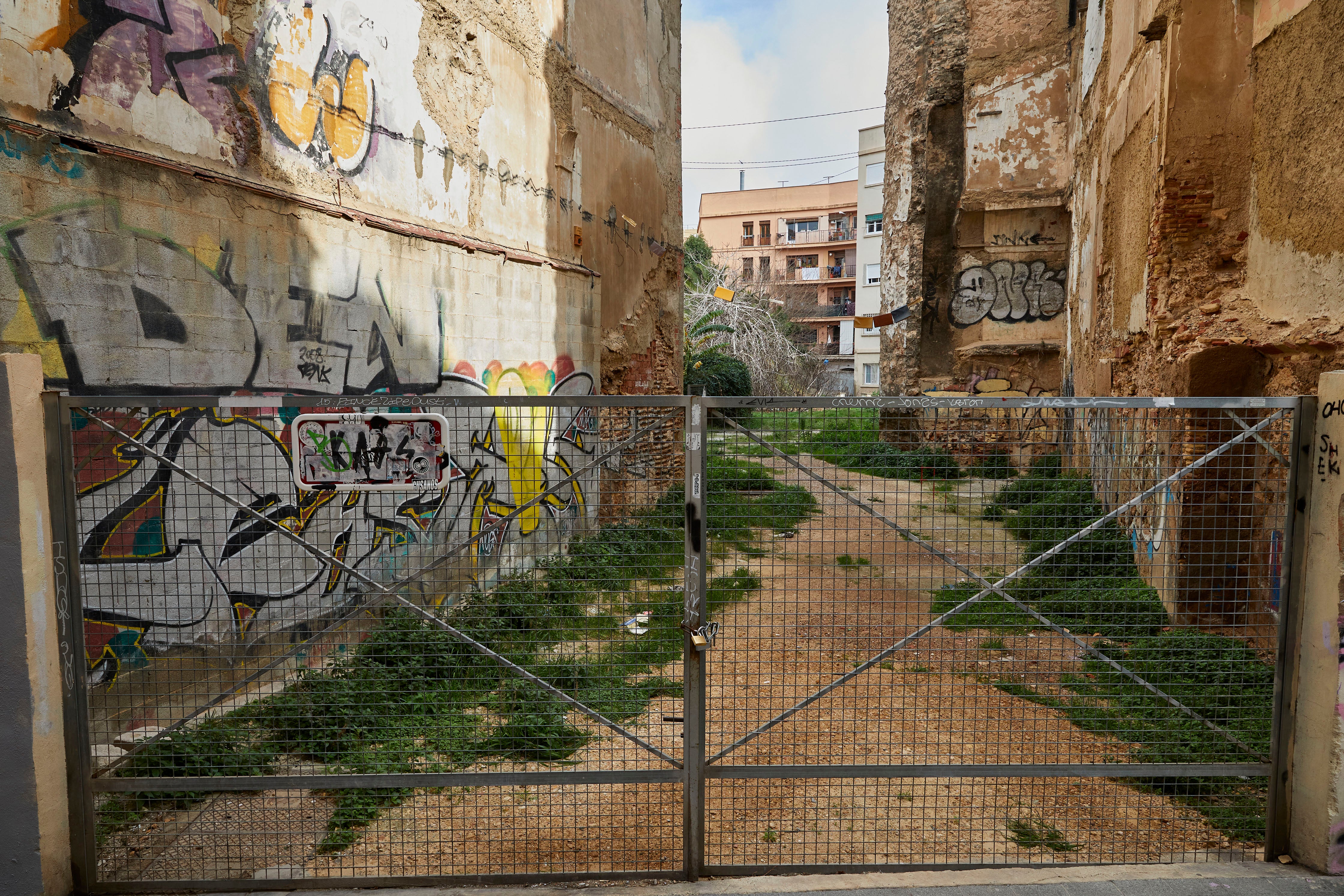 Solares en Ciutat Vella. 