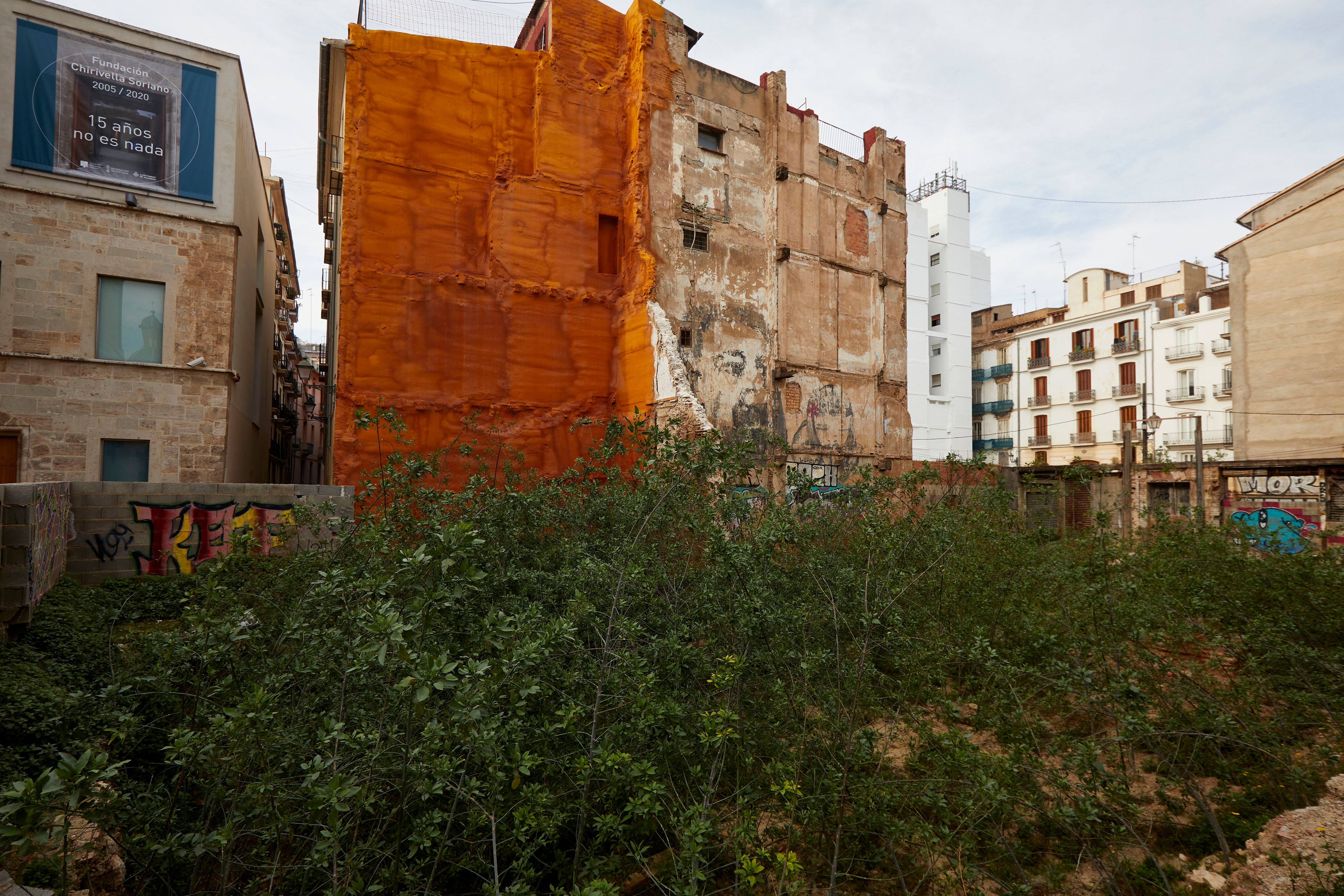 Solares en Ciutat Vella. 