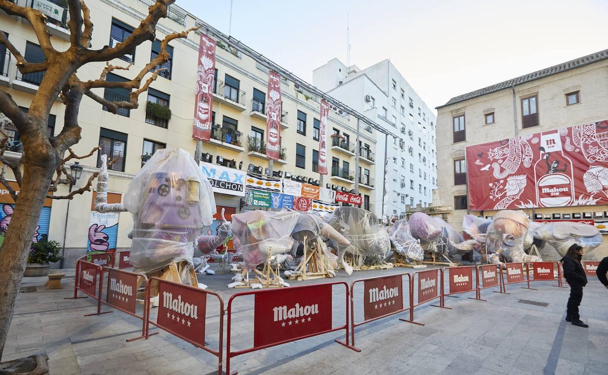 Falla de la plaza del Pilar, el pasado 7 de marzo antes de la suspensión de la fiesta. 