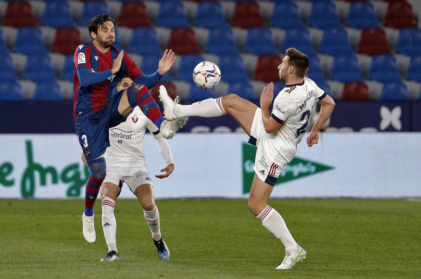 Fotos: El Levante - Osasuna, en imágenes