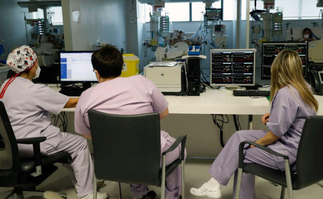 Pacientes en la UCI del Hospital La Fe de Valencia. 