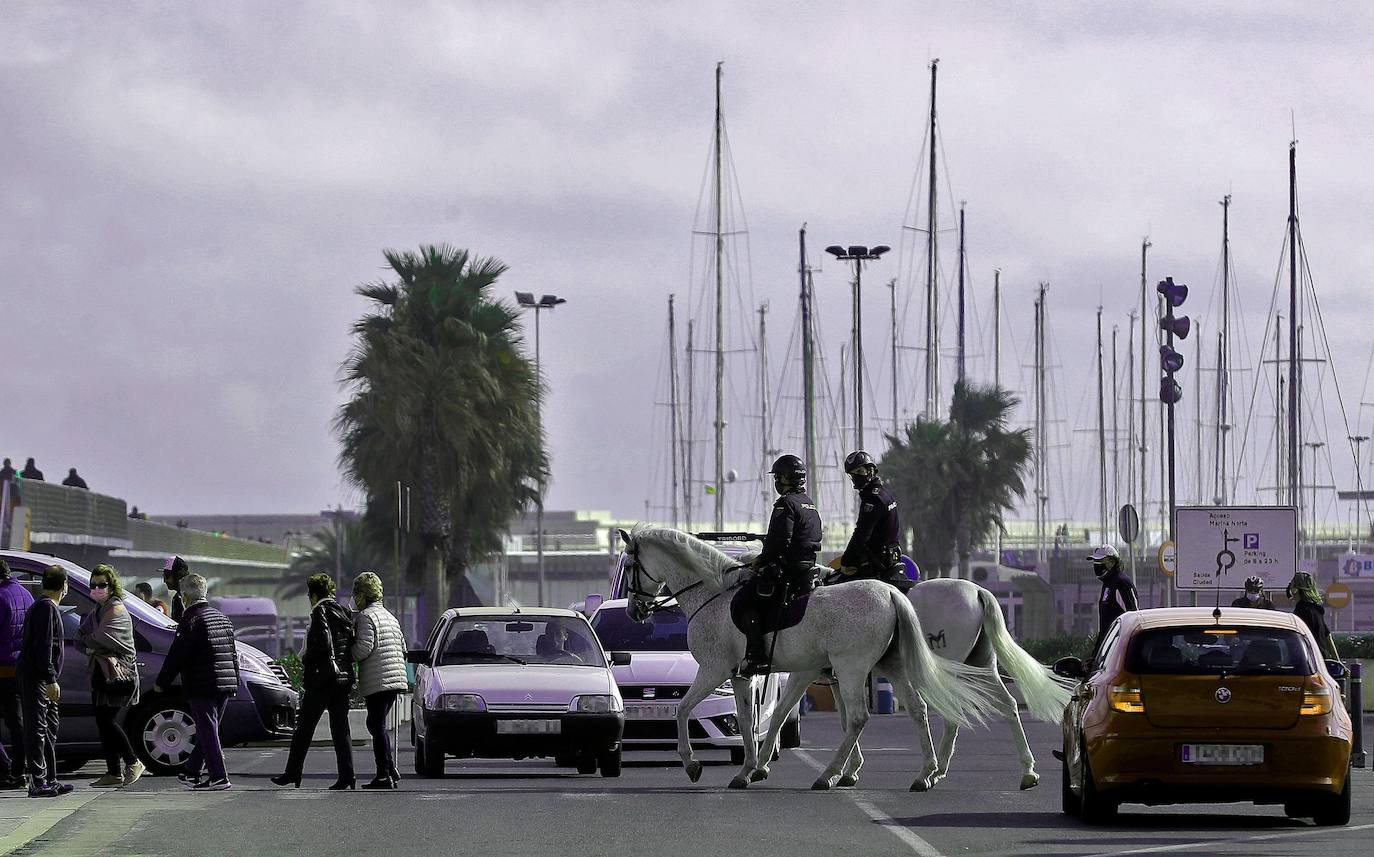 Las bicis toman el antiguo cauce y los paseos, la Malvarrosa