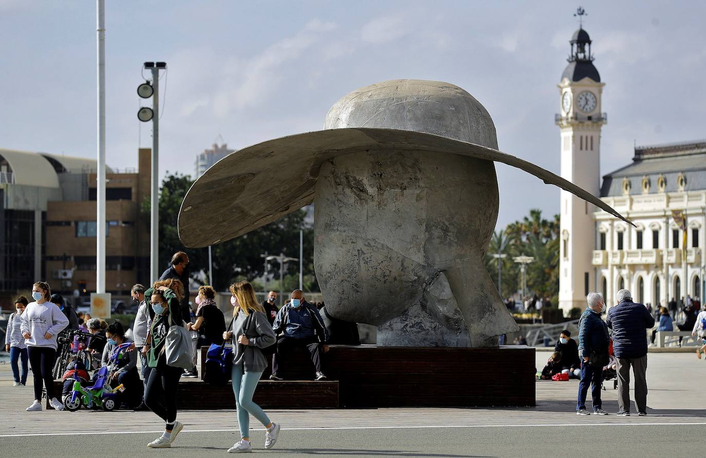 Las bicis toman el antiguo cauce y los paseos, la Malvarrosa