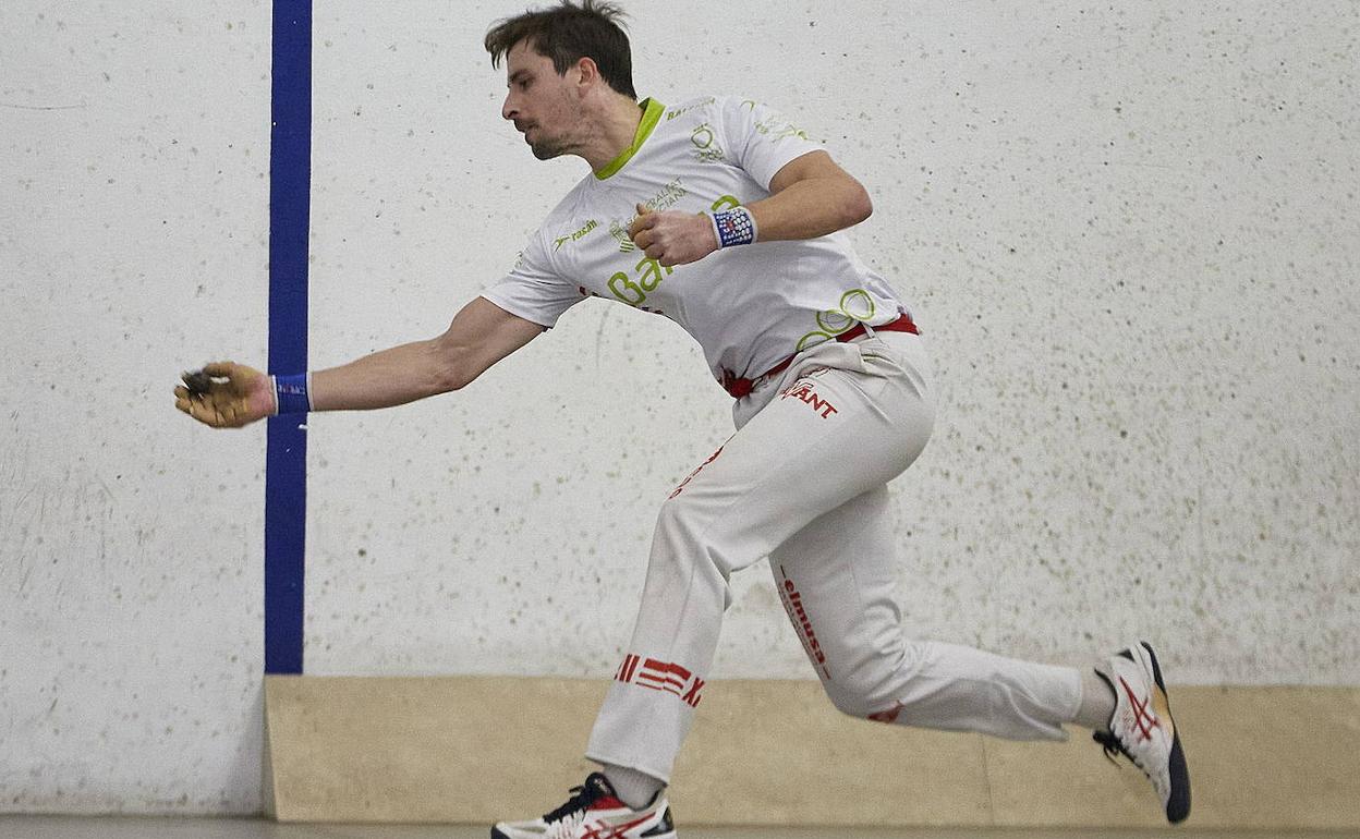 Final del pilota en el Trinquet Pelayo entre Puchol II y De la Vega.