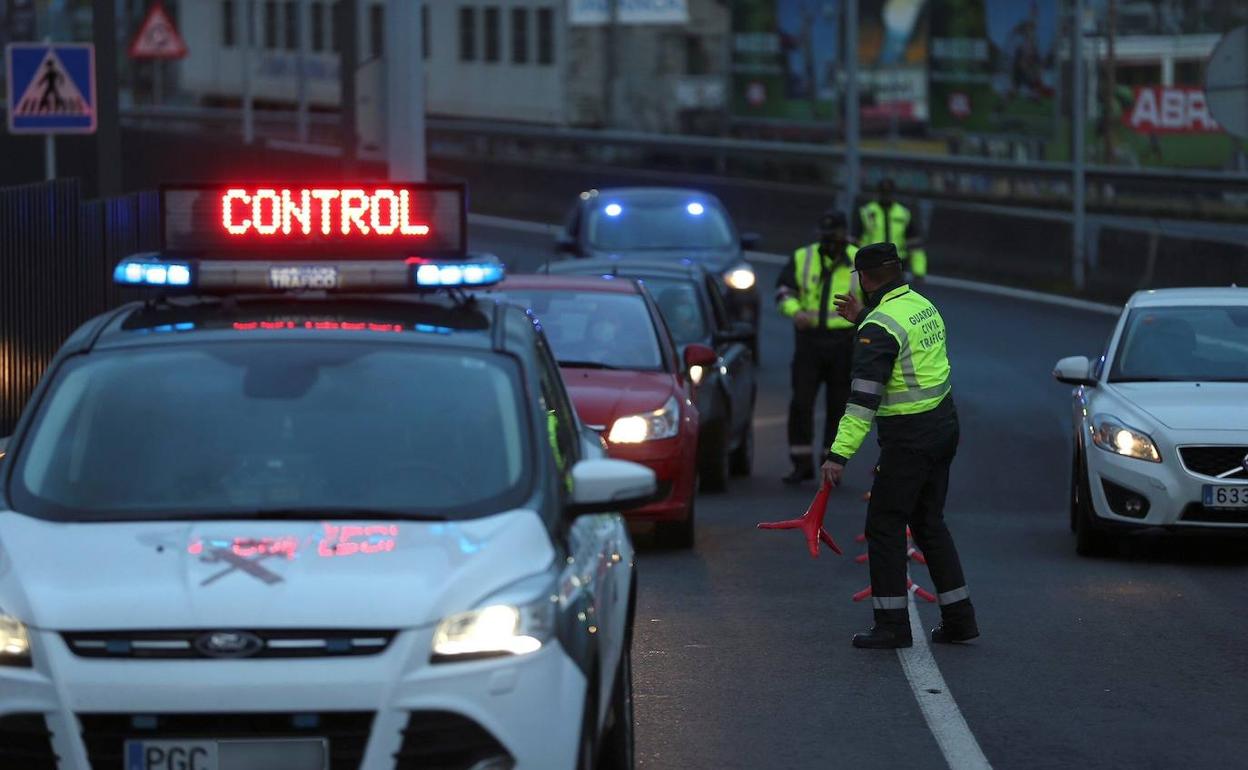 Control de la Guardia Civil en una imagen de archivo