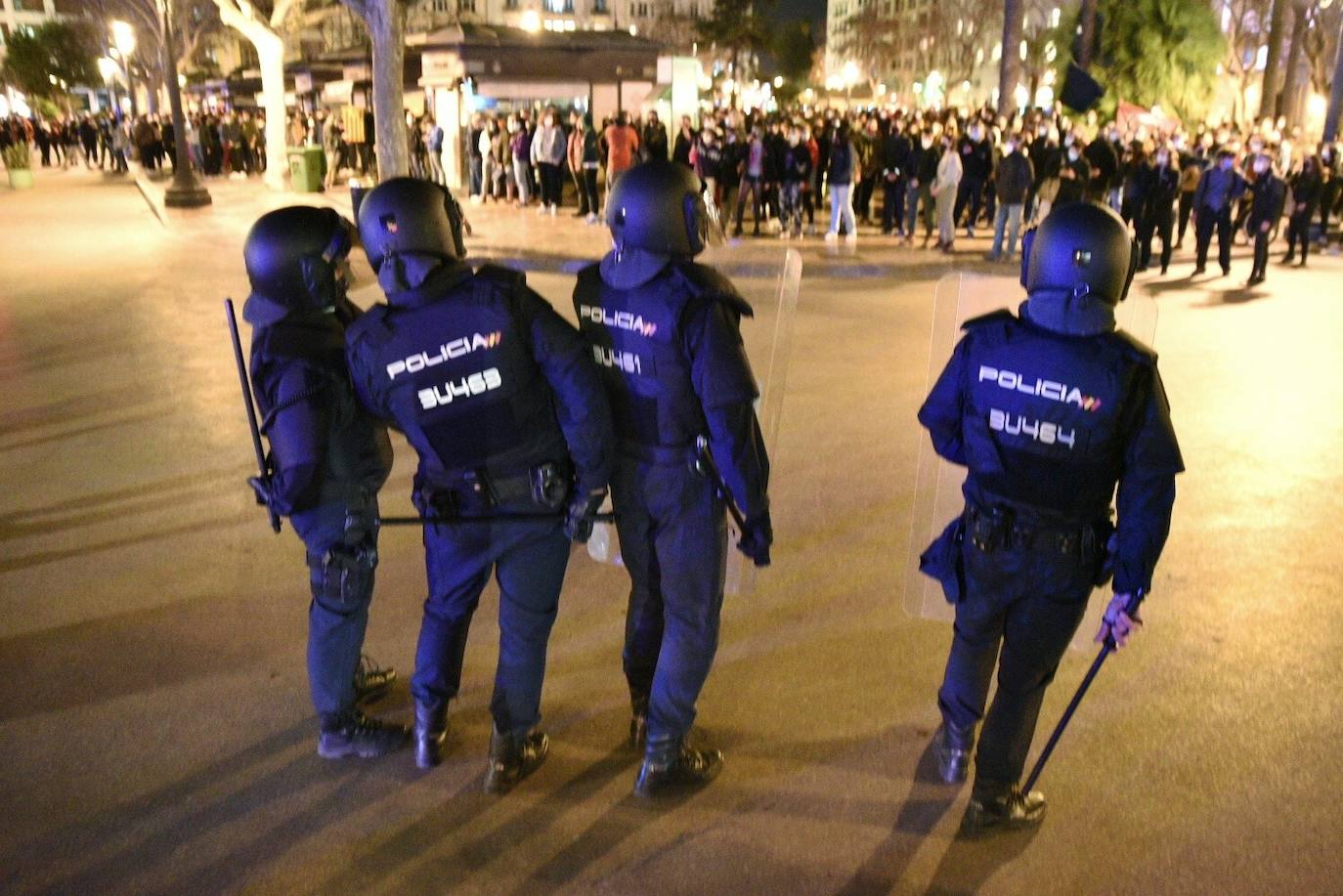 Fotos: Una concentración en Valencia a favor del rapero Hasel acaba en enfrentamiento con la Policía