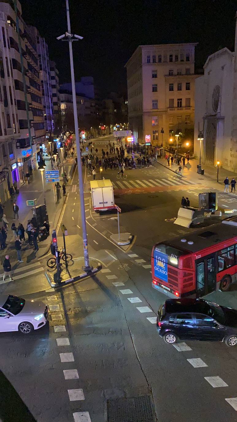 Fotos: Una concentración en Valencia a favor del rapero Hasel acaba en enfrentamiento con la Policía