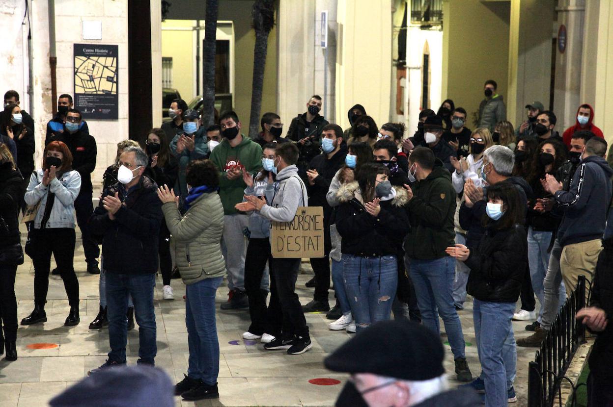 Manifestantes durante la protesta en Pego.