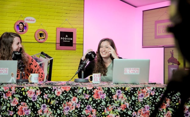 Carolina Iglesias y Victoria Martín, durante una grabación de Estirando el chicle 