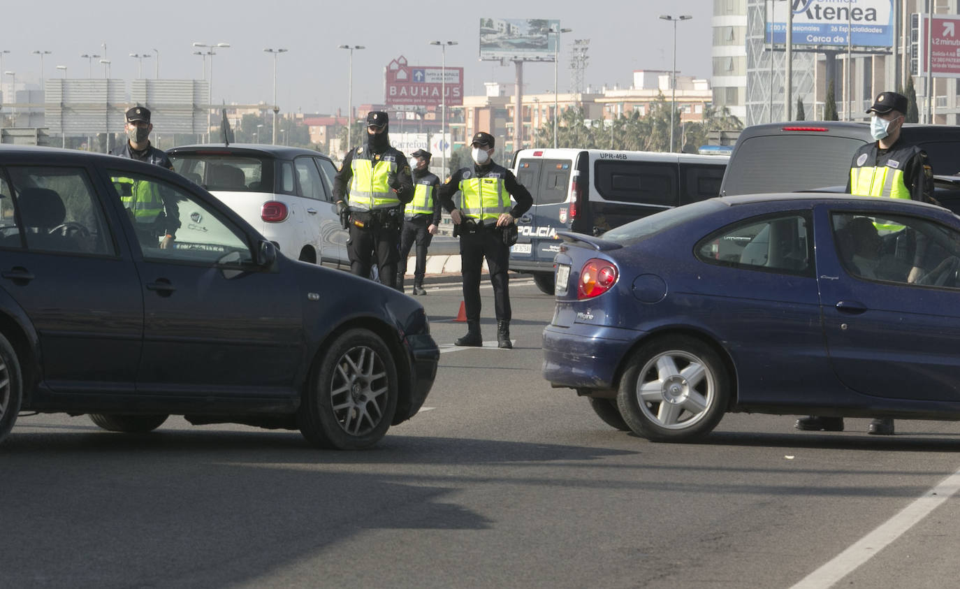 Fotos: Valencia se cierra por cuarto fin de semana consecutivo debido a las restricciones