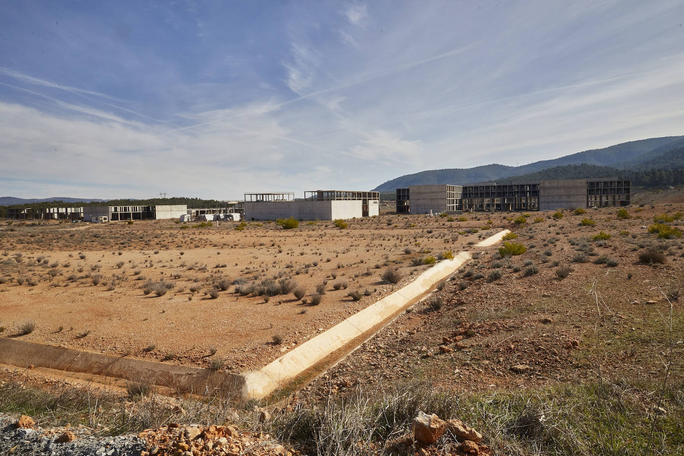 La segunda prisión de Valencia cumple nueve años con las obras paralizadas en Siete Aguas mientras Interior cambia el proyecto inicial por el de un psiquiátrico penitenciario «que se asemeje a un pueblo»