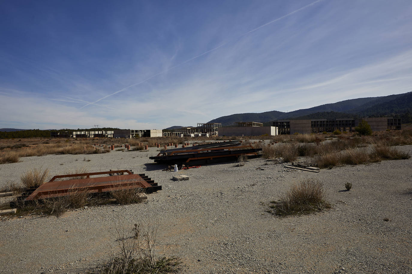 La segunda prisión de Valencia cumple nueve años con las obras paralizadas en Siete Aguas mientras Interior cambia el proyecto inicial por el de un psiquiátrico penitenciario «que se asemeje a un pueblo»