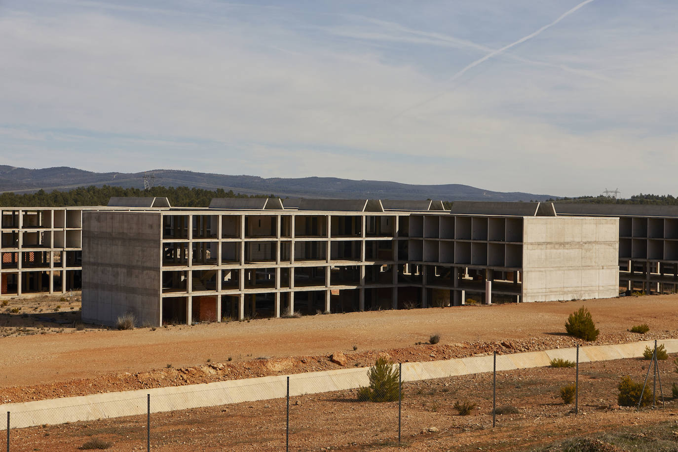 La segunda prisión de Valencia cumple nueve años con las obras paralizadas en Siete Aguas mientras Interior cambia el proyecto inicial por el de un psiquiátrico penitenciario «que se asemeje a un pueblo»