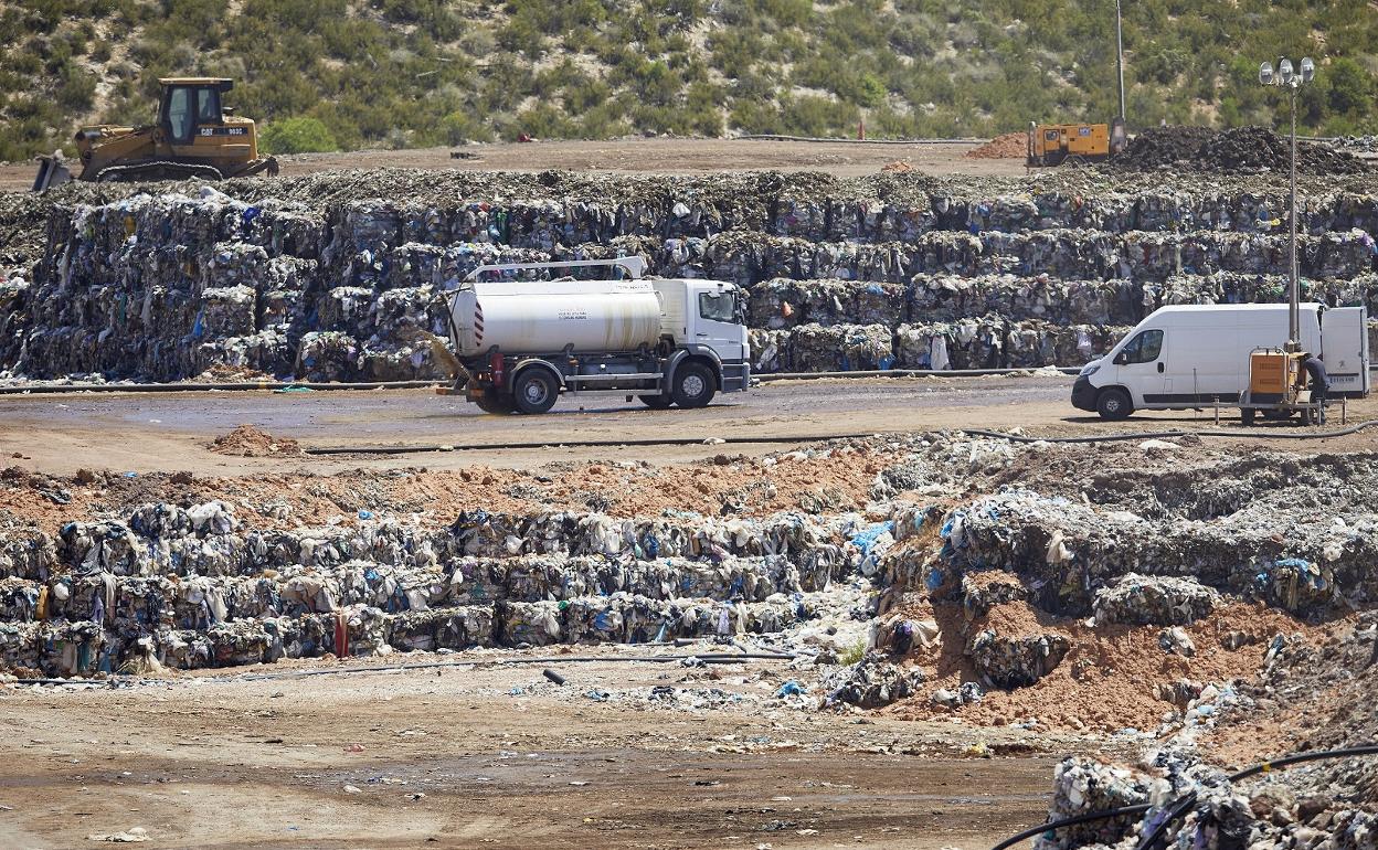 Vertedero de Dos Aguas, una de las instalaciones de este tipo de la Comunitat. 